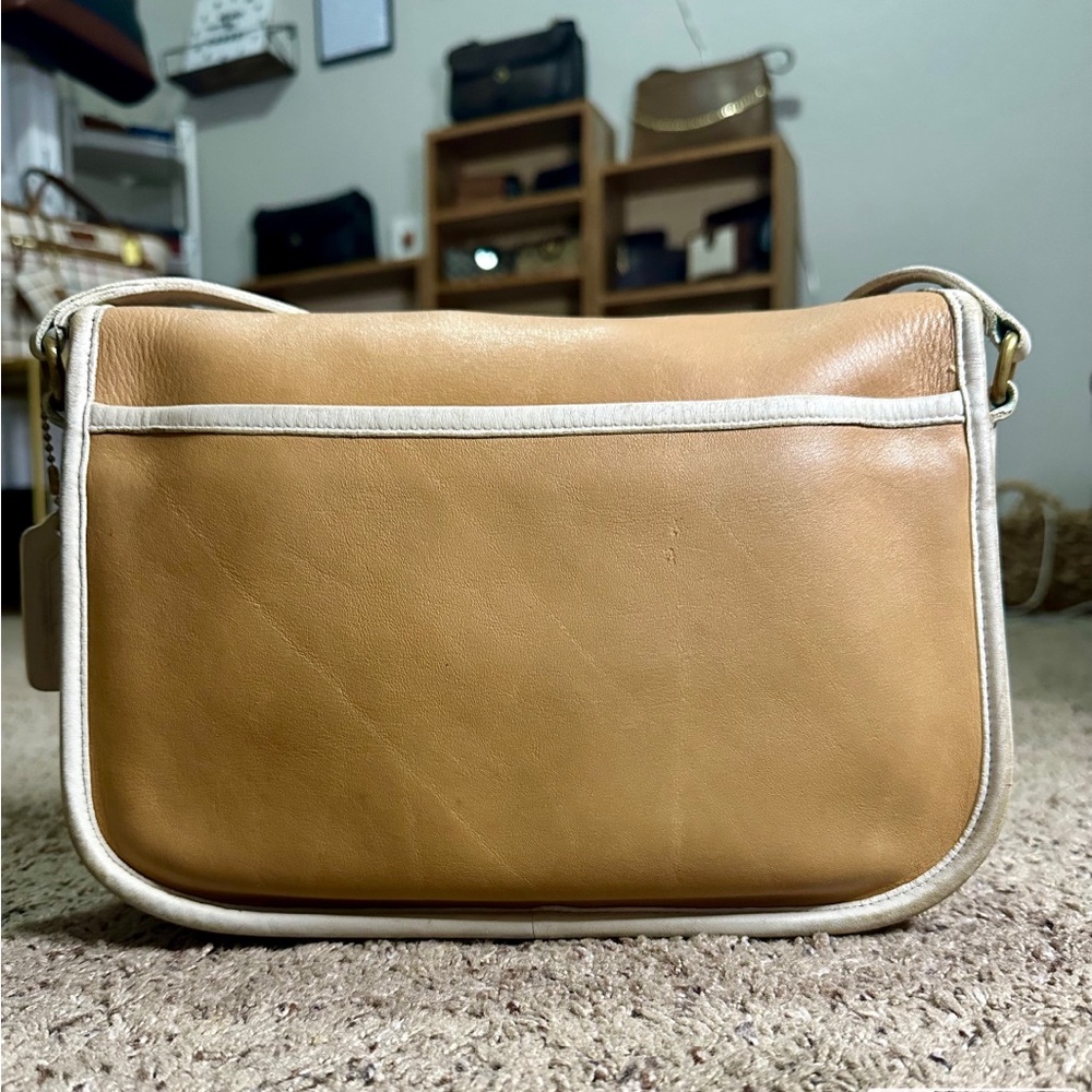 Coach Vintage Spectator City Bag in Tan and White. - Picture 3 of 8